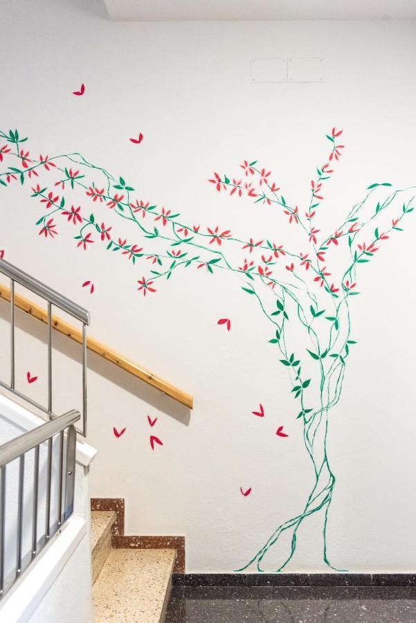 מאהון Hostal Jume - Urban Rooms מראה חיצוני תמונה