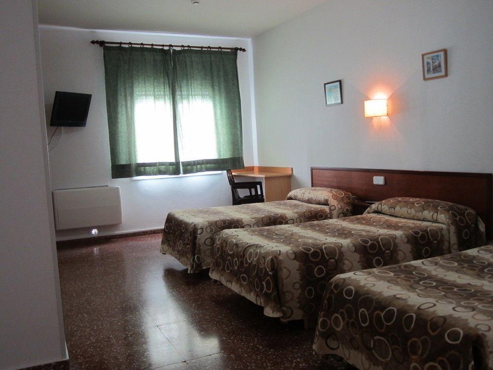 מאהון Hostal Jume - Urban Rooms מראה חיצוני תמונה