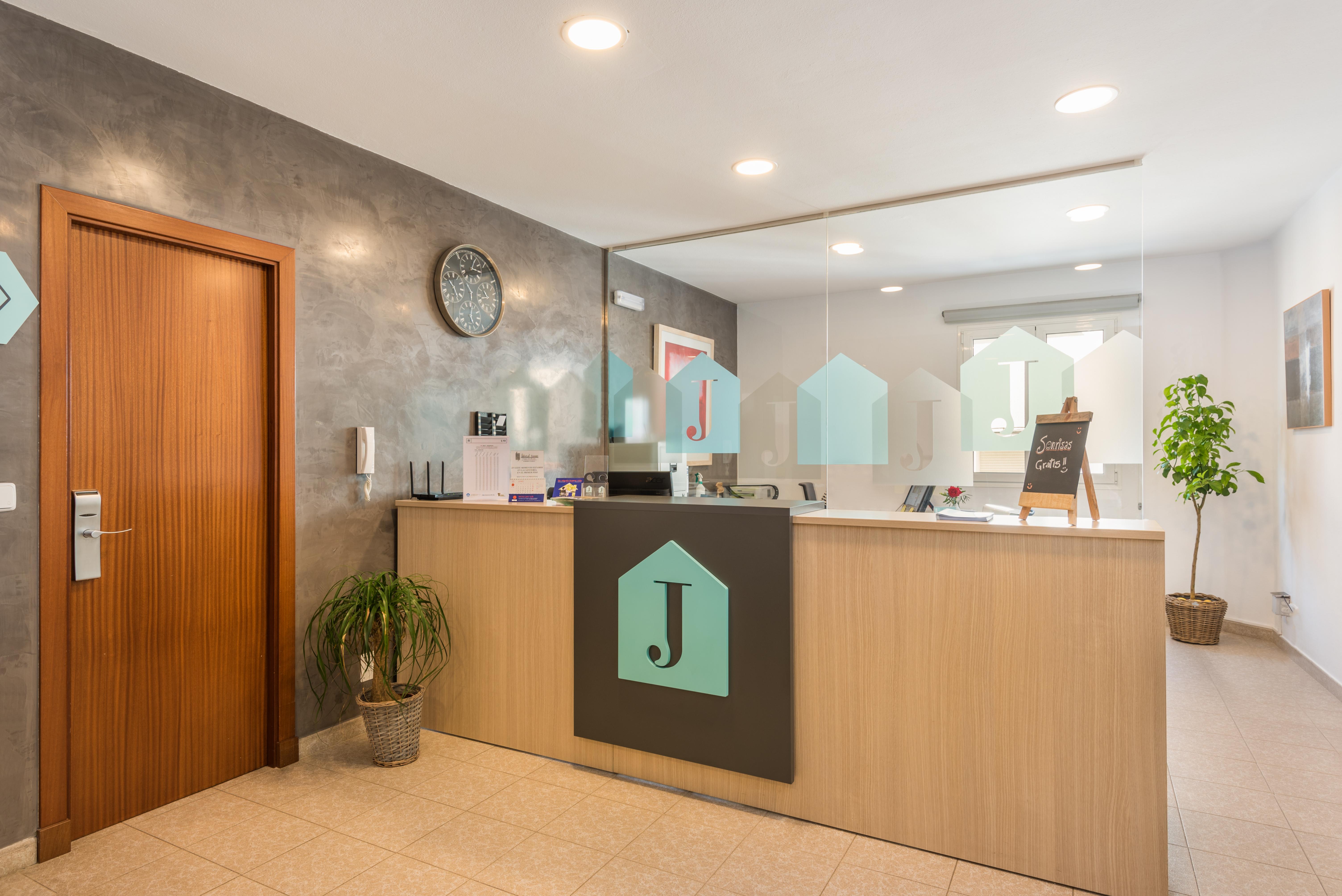 מאהון Hostal Jume - Urban Rooms מראה חיצוני תמונה