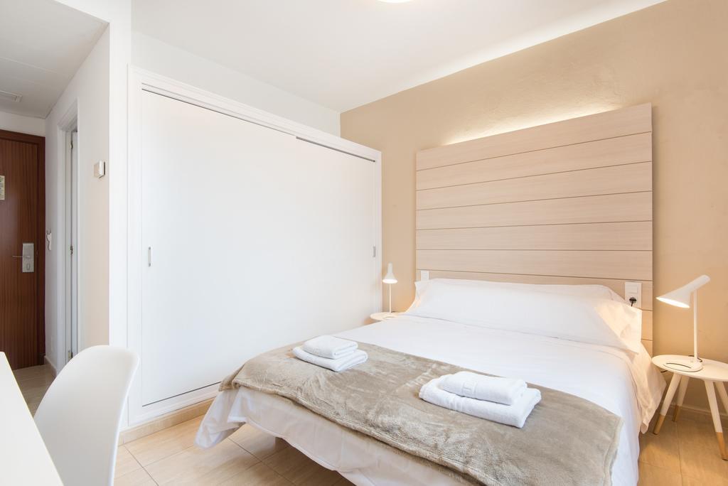 מאהון Hostal Jume - Urban Rooms מראה חיצוני תמונה