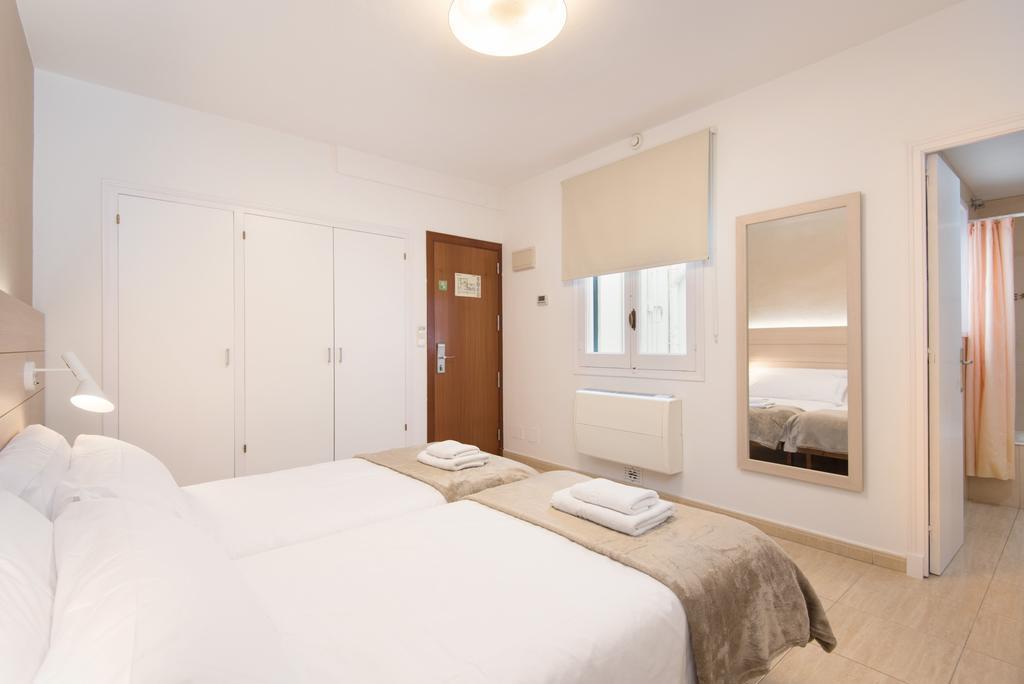 מאהון Hostal Jume - Urban Rooms מראה חיצוני תמונה