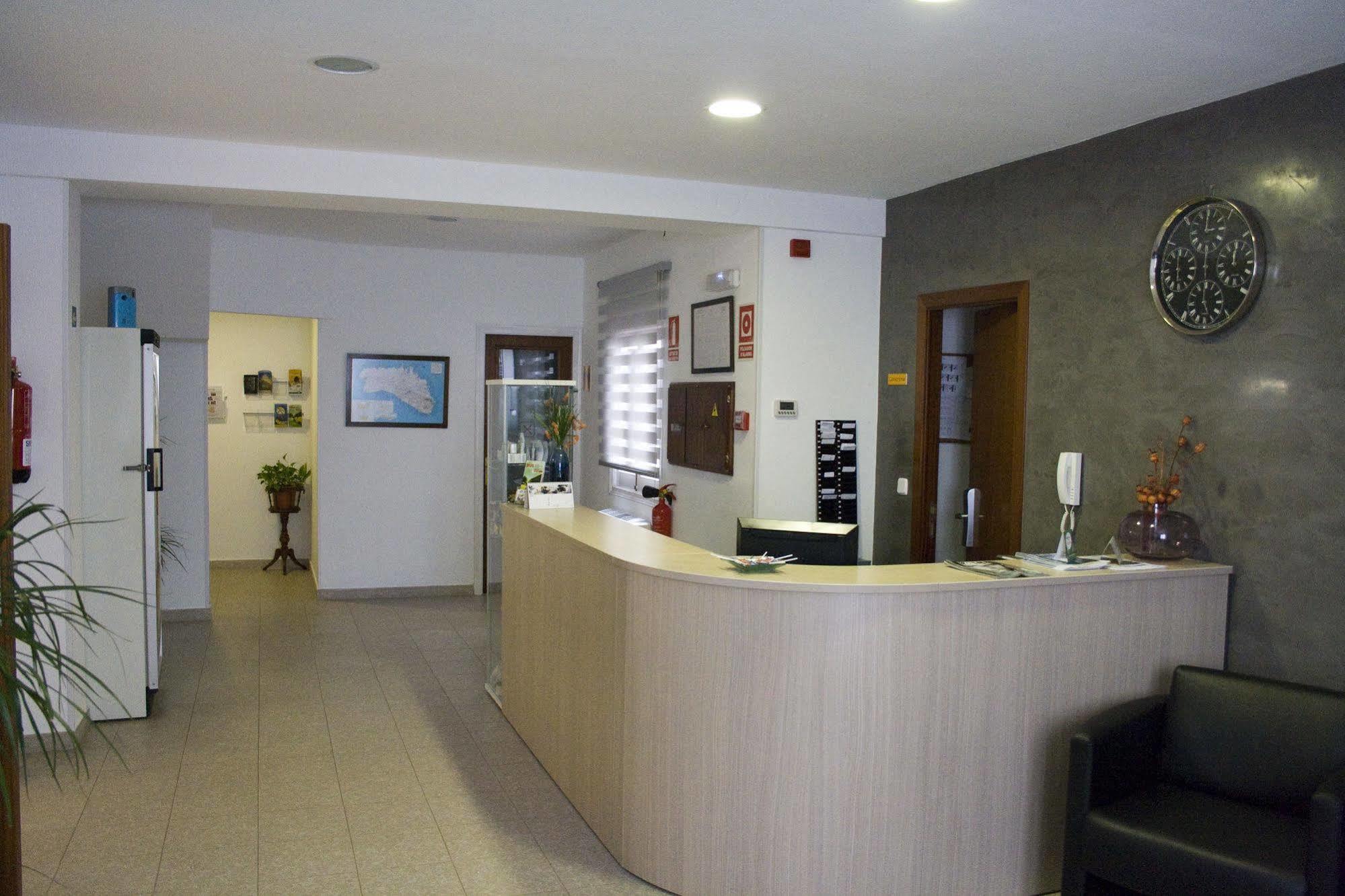 מאהון Hostal Jume - Urban Rooms מראה חיצוני תמונה